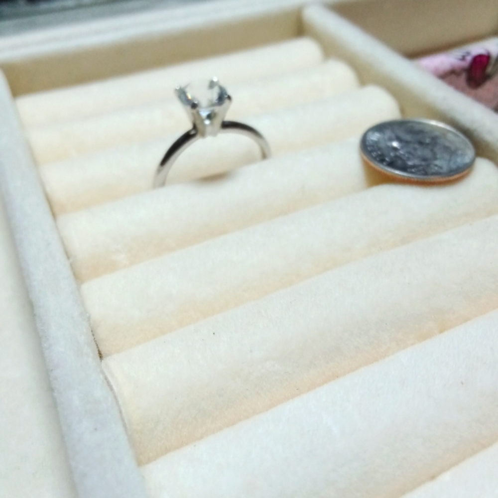 Diamond ring - Picture 2 of 4
